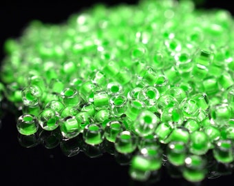 410 EUR/kg || 10g Crystal - Green Neon-Lined Czech Seed Beads Matubo, 8/0 oder 6/0, Rocailles Schmuck DIY, Mini-Perlen