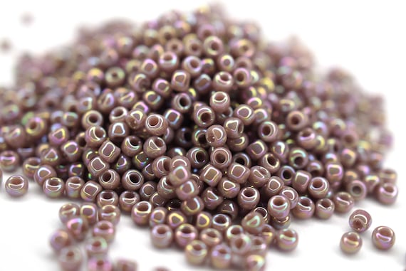 390 EUR/kg || Toho Seed Beads 11/0 Opaque-Rainbow Lavender