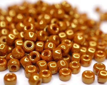 440 EUR/kg || 10g Luster Metallic Limon, Czech Seed Beads Matubo, 6/0, Rocailles Schmuck DIY, Mini-Perlen, 4mm