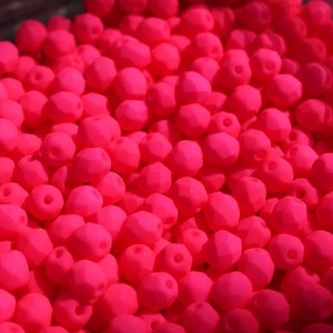 50 Neon Pink Satin böhmische Perlen 4mm, tschechische feuerpolierte facettierte Glasperlen DIY Glasschliff Bild 6