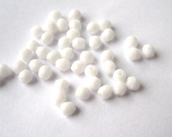50 Stück 3mm Opaque White böhmische Perlen