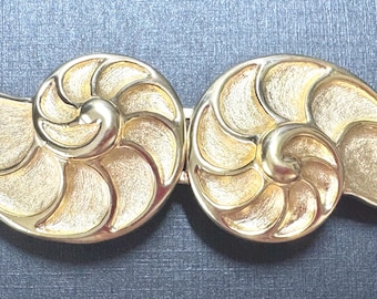 DOUGLAS PAQUETTE Signed, Gold Tone, Textured, Vintage Seashell Belt Buckle Set.