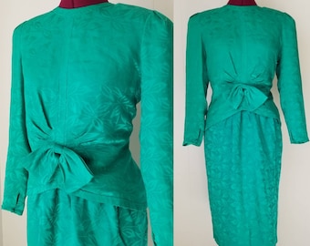 80s does 40s Green 2 Piece Oleg Cassini Silk Skirt and Matching Blouse - Skirt Suit - Bow - Silk damask | Labeled Size 6