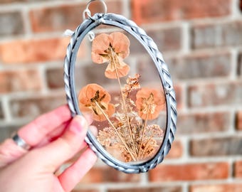 Vintage Lasting Eindrücke Gepresste Blumen Glas Suncatcher | Oval Twisted Pewter Rahmen gepresst Stiefmütterchen botanische Wandkunst | Cottagecore Dekor