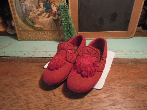 Antique Dolgeville Felt Child's Shoes / Red Felt L