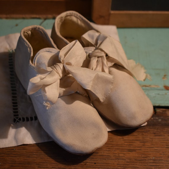 Antique White Canvas Baby Shoes / Vintage White Sh