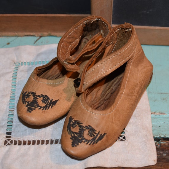 Antique Leather Tan Childs Shoes / Vintage Embroi… - image 1