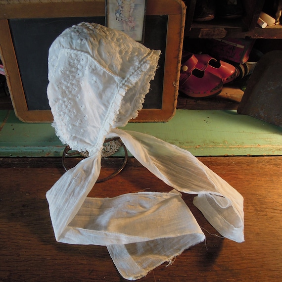 Vintage Cotton & Lace Baby Bonnet / Victorian Whit