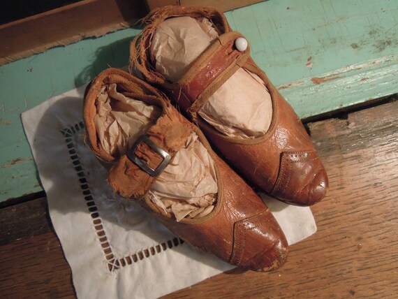 Antique Leather Tan Childs Shoes / Vintage Leathe… - image 3