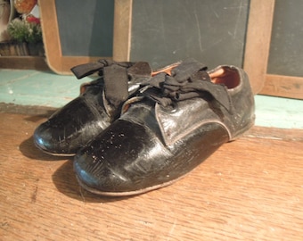 Antique Leather Black Childs Shoes / Vintage Ribbon Tie Shoes / Victorian Baby Shoes / Edwardian Shoes