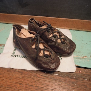 Antique Baby Leather Shoes / Vintage Leather Baby Shoes