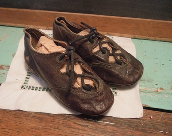 Antique Baby Leather Shoes / Vintage Leather Baby Shoes