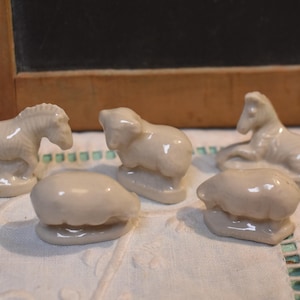 Vintage Wade Miniatures / Five White Wade Whimsies / Collectable Mini Animals / Made in England