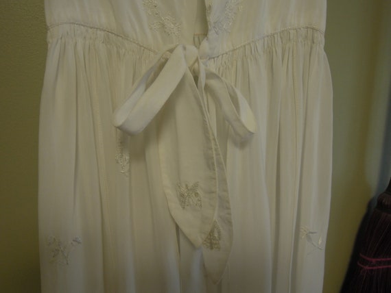 Vintage Gorgeous Christening Gown / White Embroid… - image 3