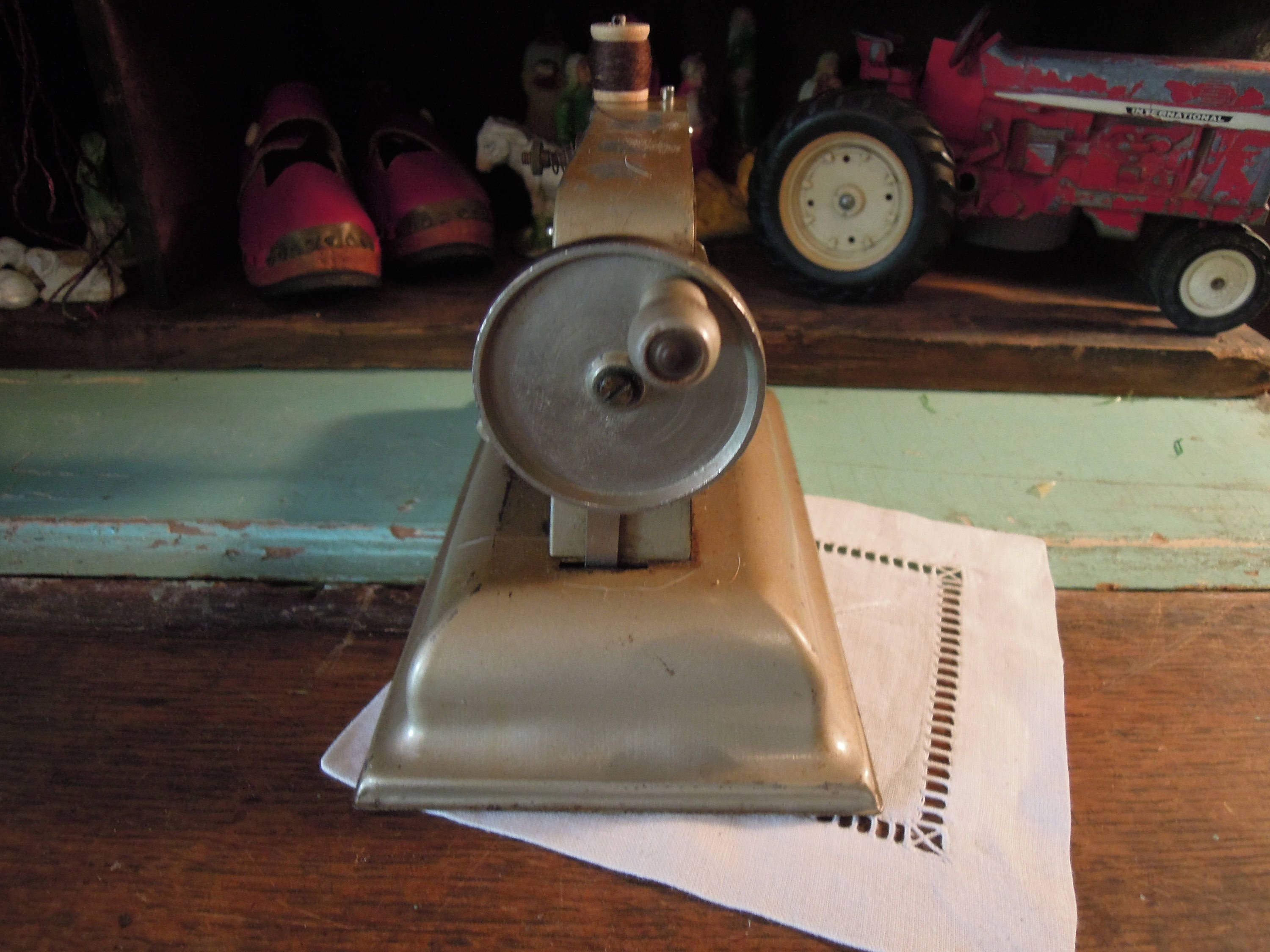 Vintage Metal Toy Sewing Machine / Kayanee Sewing Master Etsy