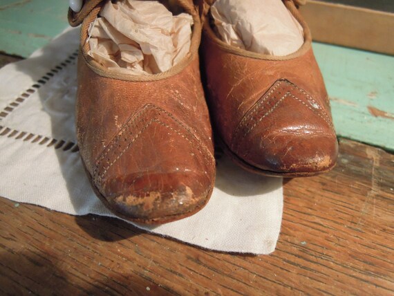 Antique Leather Tan Childs Shoes / Vintage Leathe… - image 2