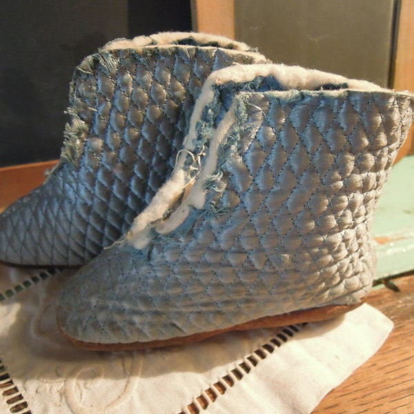 Vintage Blue Satin Booties / Baby Quilted Booty Slippers /Vintage Baby Booties / Vintage Baby Clothes / Vintage Accessories