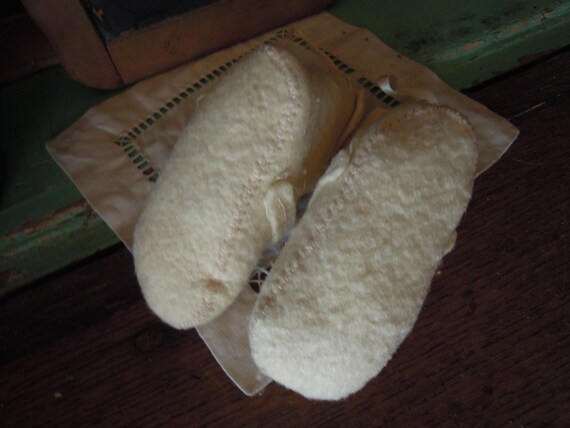 Vintage Felt Cream Baby Shoes / Vintage Baby Boot… - image 4