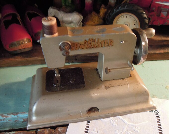 Vintage Metal Toy Sewing Machine / Kayanee Sewing Master Machine / Gold