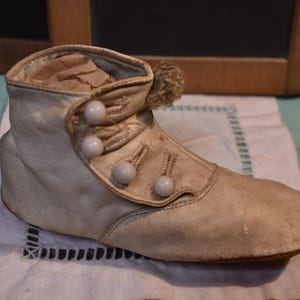 Vintage White Victorian Baby Shoe / White Leather Button-Up Shoe / White Shabby Baby Shoe