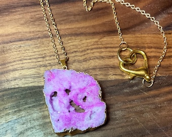 Large pink rose quartz geode crystal gold trimmed gold necklace, crystallized quartz pink geode necklace, 14k plated necklace, gift for her