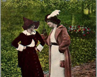 Frankfort, Illinois - "¿Qué piensas de los compañeros de Frankfort?" Dos damas hablando - en 1914 - Postal vintage -