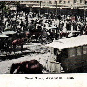 Waxahachie, Texas - Mostrando uma cena de rua com cavalos, charretes e carrinhos - c1900 - Cartão postal vintage