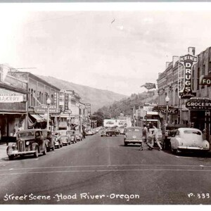 RPPC - Hood River, Oregon - View of Downtown, Keir's Drug Store - Années 40 - Carte postale ancienne, Carte postale ancienne