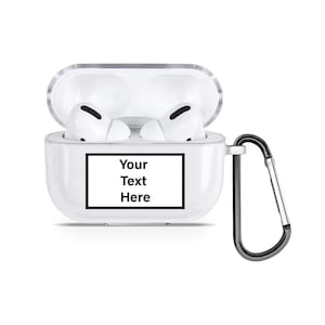 Puede incluir: Una funda transparente blanca con un mosquetón para Apple AirPods Pro. La funda tiene una etiqueta blanca en blanco con el texto "Your Text Here".