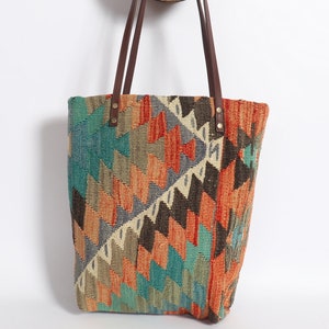 Bolso kilim vintage 40x38x10 cm con asas de cuero de 75 cm  ,kilim bolso de alfombra, bolso tote con forro interior, bolso con diseño etnico