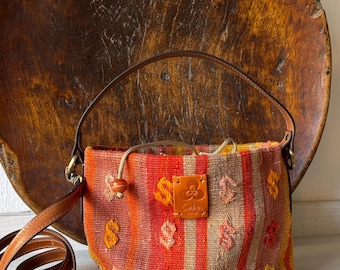 TULU kilim bucket bag with leather handles, vintage ethnic bag with shoulder straps, wool basket bag closed in tobacco bag