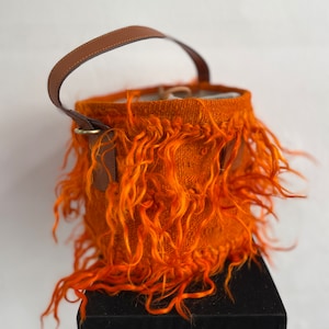 TULU kilim bucket bag with leather handles, vintage ethnic bag with handles on shoulder strap, wool basket bag closed in tobacco bag