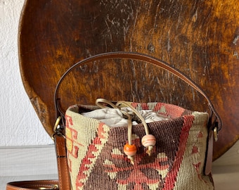 TULU kilim bucket bag with leather handles, vintage ethnic bag with shoulder straps, wool basket bag closed in tobacco bag