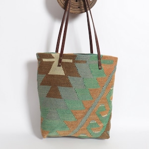 Bolso kilim turco con asas de cuero, bolso tote, bolso bandolera ,bolso de hombro hecho  a mano bolso de hombro kilim ,bolso para el iPad.