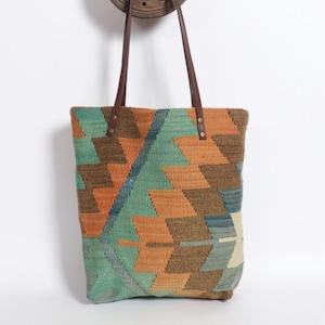 Bolso kilim turco con asas de cuero, bolso tote, bolso bandolera ,bolso de hombro hecho  a mano bolso de hombro kilim ,bolso para el iPad.