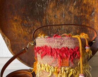 TULU kilim bucket bag with leather handles, vintage ethnic bag with shoulder straps, wool basket bag closed in tobacco bag