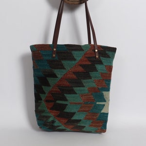Bolso kilim vintage 40x38x10 cm con asas de cuero de 75 cm  ,kilim bolso de alfombra, bolso tote con forro interior, bolso con diseño étnico