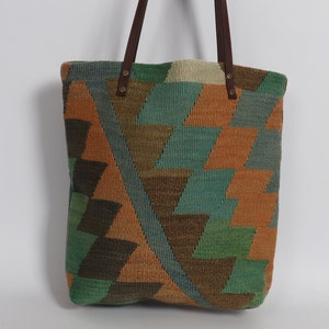 Bolso kilim vintage 40x38x10 cm con asas de cuero de 75 cm  ,kilim bolso de alfombra, bolso tote con forro interior, bolso con diseño etnico