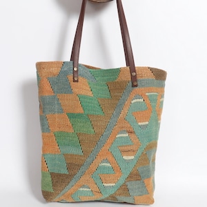 Bolso kilim turco con asas de cuero, bolso tote, bolso bandolera ,bolso de hombro hecho  a mano bolso de hombro kilim ,bolso para el iPad.