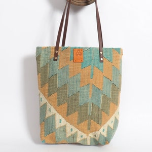 Bolso kilim vintage 40x38x10 cm con asas de cuero de 75 cm  ,kilim bolso de alfombra, bolso tote con forro interior, bolso con diseño etnico