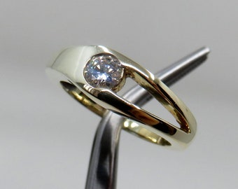 9ct Yellow & White Mixed Gold Diamond Wedding Engagement Stacker Ring 0.25cts size L (USA 6)