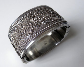 Vintage Rajasthan Indian Solid Sterling Silver Hinged Bangle Bracelet 83 grams