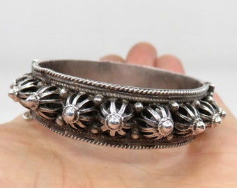 Vintage Rajasthan Indian Solid Sterling Silver Hinged Bangle Bracelet 43.5 grams