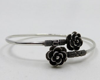 Vintage Rajasthan Indian Silver Flower Bangle Bracelet - 13.2 grams