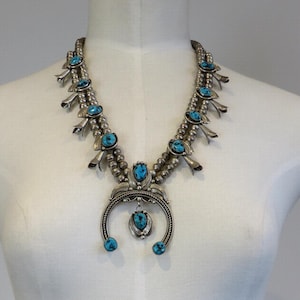 Collar vintage de plata de ley con flor de calabaza turquesa navajo de 24&quot; de largo y 95 gramos firmado por el artesano Randall Endito