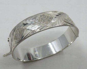 Vintage Sterling Silver Hinged Floral Engraved Bangle Bracelet Cuff 1973 Birmingham 35.5 grams