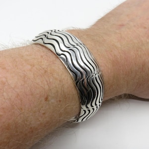 Vintage Sterling Silver 980 Grade Taxco Mexican Stamped Wavy Lines Bangle Cuff 66.5 grams by the artisan Rubi Ramirez