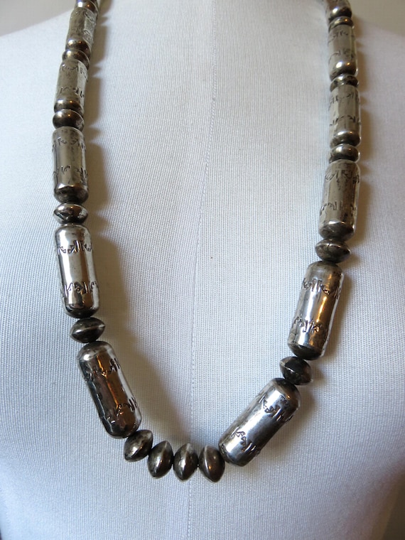 Impressive Vintage Native American Navajo Coral Sterling Silver Tubule Necklace Old Impressive Vintage Native American Navajo Coral Sterling Silver Tubule Necklace Old