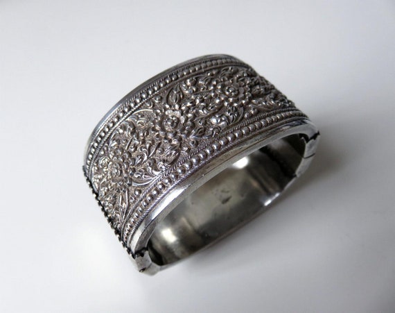 Vintage Rajasthan Indian Solid Sterling Silver Hinged Bangle Bracelet 83 grams