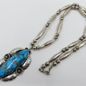 Collar con colgante de cuentas de turquesa navajo naja de plata esterlina vintage, estilo antiguo peón, 50,8 cm de largo, 37,5 gramos, flor de calabaza